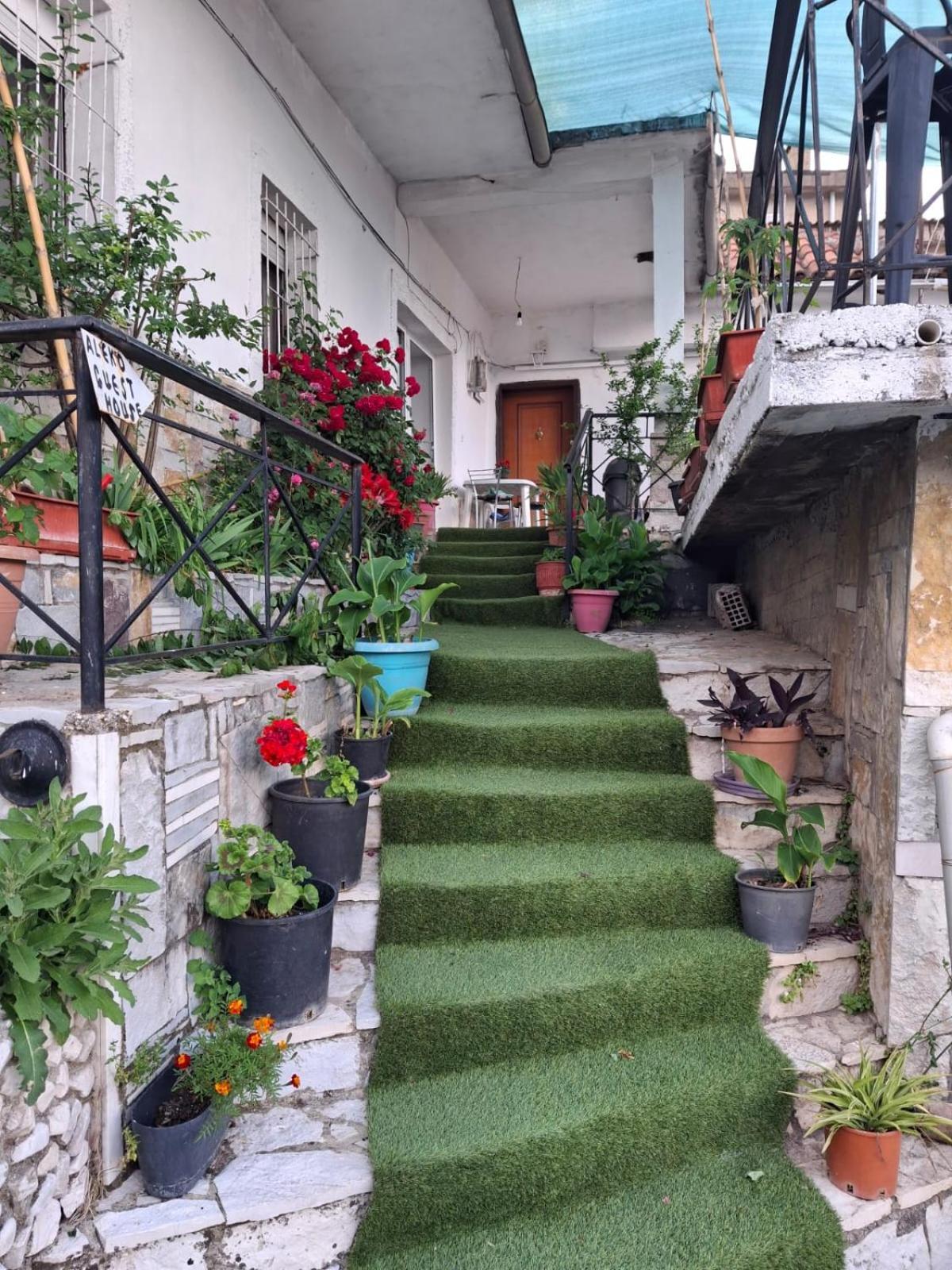 Aleko Guest House Gjirokaster Luaran gambar